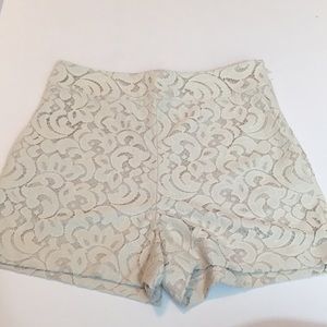 Express Cream Lace Shorts, Size 6 NWT